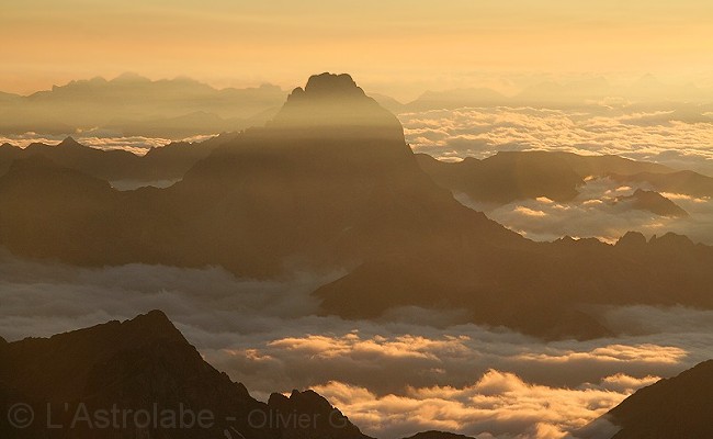 Olivier Guix - Photo Les Pyrnes en Automne: Ossau, Coucher de soleil, Mer de nuages