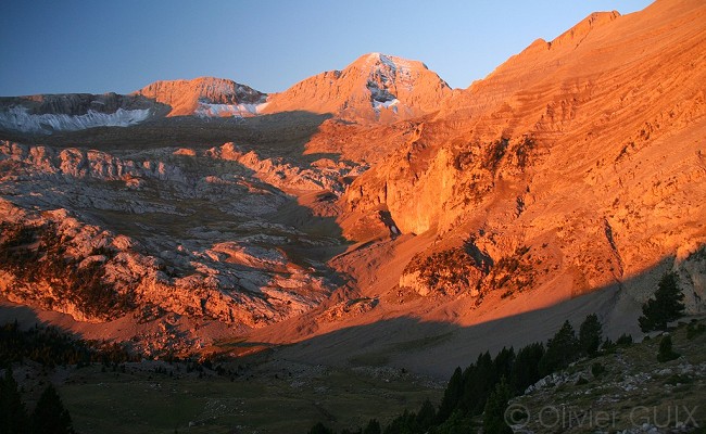 Olivier Guix - Photo Les Pyrnes en Automne: Cotiella, Cirque d'Armea, Lever de soleil