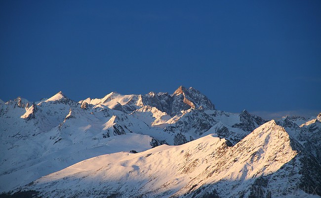 Olivier Guix - Photo Les Pyrnes en Hiver: Premiers rayons sur le Vignemale, neige