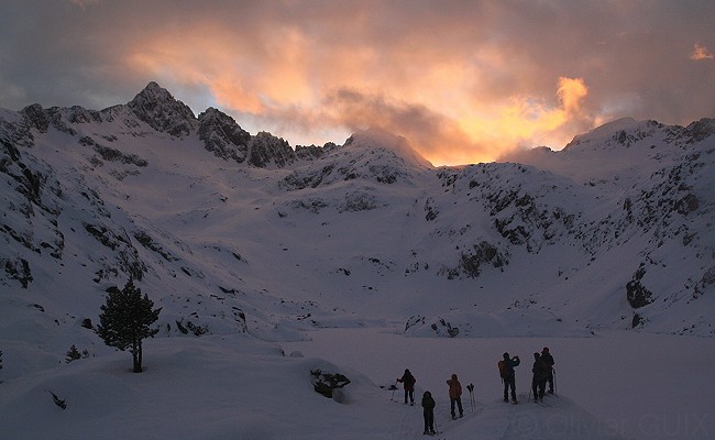 Olivier Guix - Photo Les Pyrnes en Hiver: Coucher de soleil, Besiberri Nord, Lac deth Mar