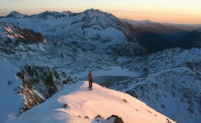 Olivier Guix - Photo Les Pyrnes en Hiver: Coucher de soleil, sommet du Montardo