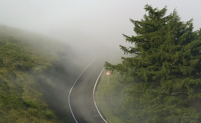 Olivier Guix - Photo La traverse des Pyrnes  VTT: Poursuivi par la brume