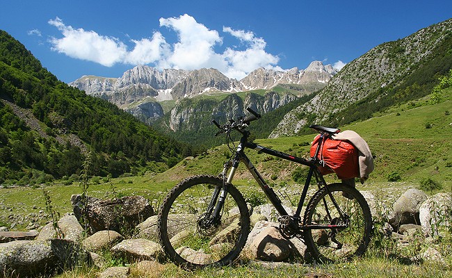Olivier Guix - Photo La traverse des Pyrnes  VTT: Taill pour aller loin