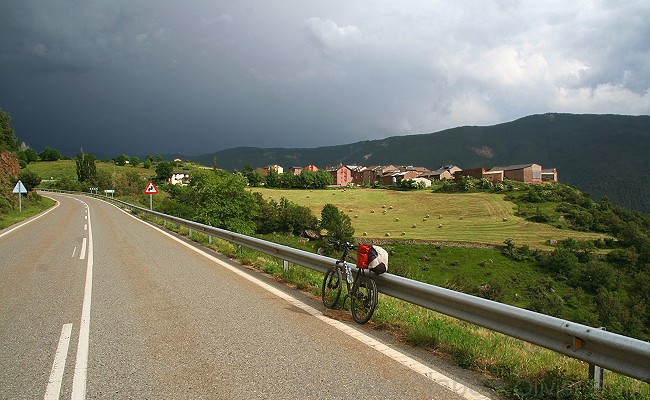 Olivier Guix - Photo La traverse des Pyrnes  VTT: Orage ou des espoirs ?