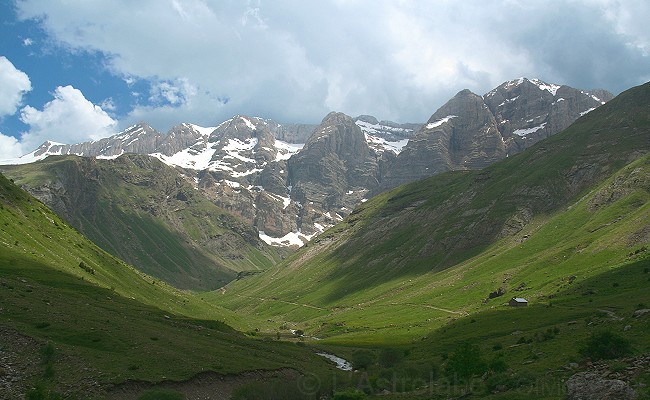 Olivier Guix - Photo La traverse des Pyrnes  VTT: Me laisserez-vous passer ?